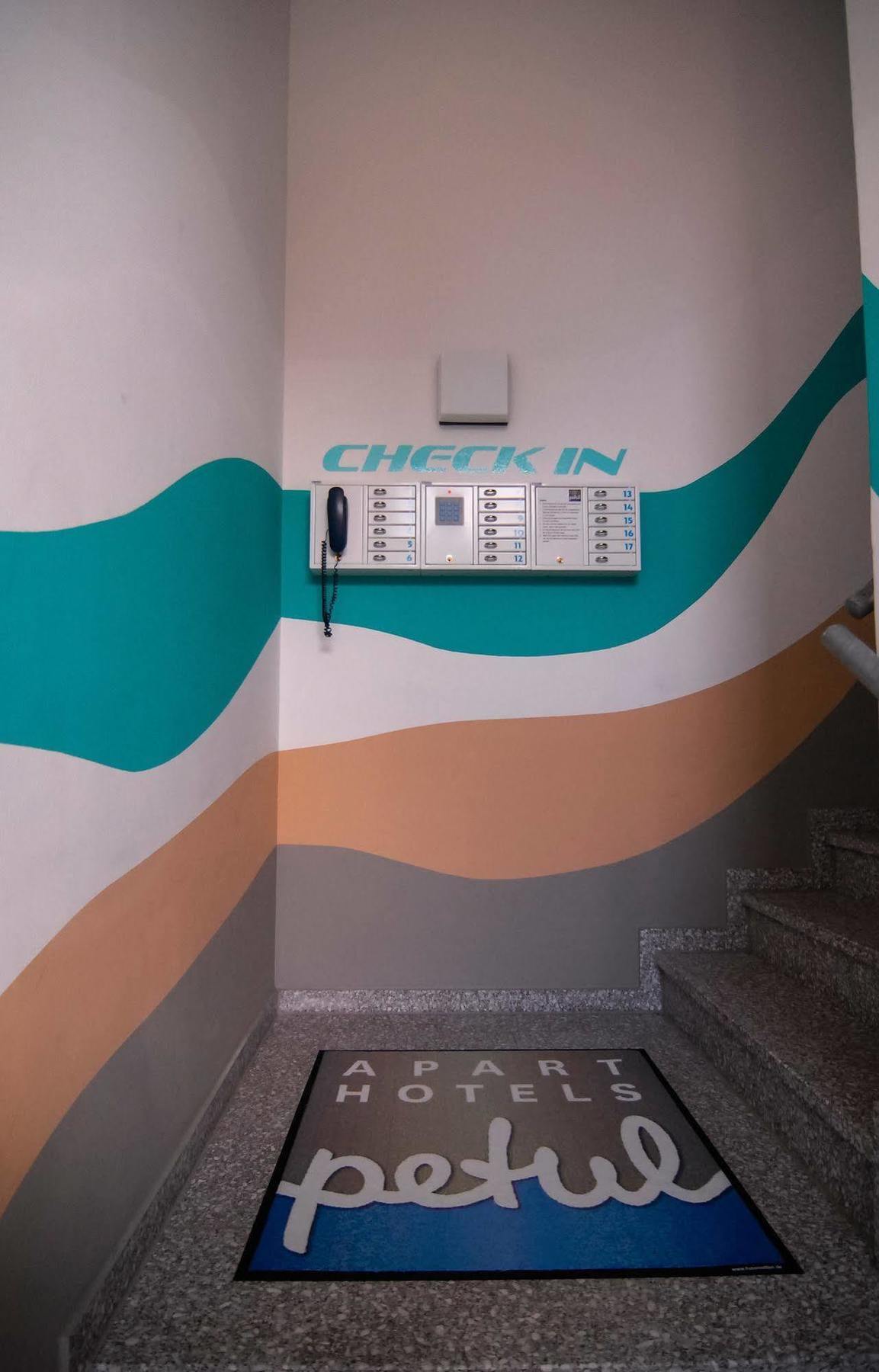 Petul Apart Hotel Am Ruhrbogen โบคุห์ม ภายนอก รูปภาพ